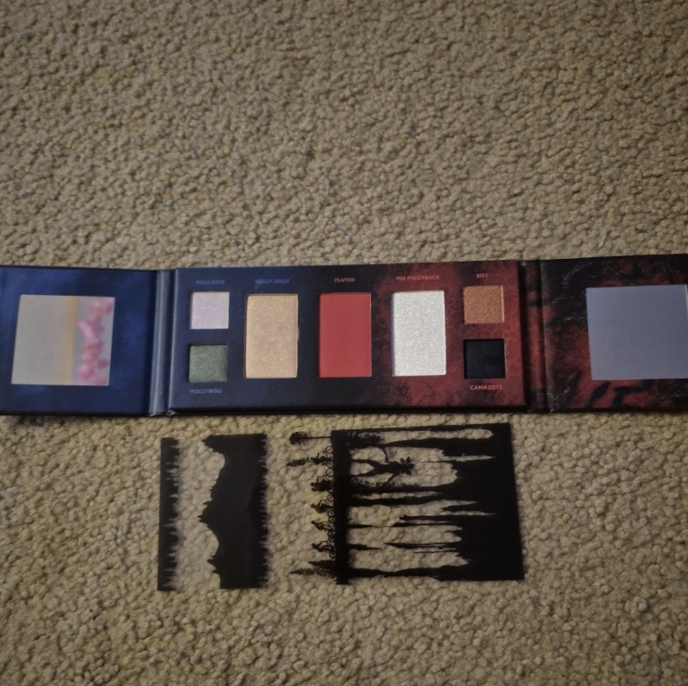 COVERGIRL X Stranger Things Face & Eye Palette LIMITED-EDITION